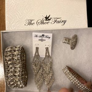 Bodybuilding competition jewelry